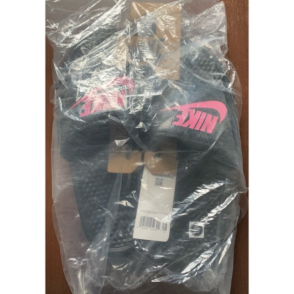 Women’s Nike Black and Pink Slides - Picture 2 of 3